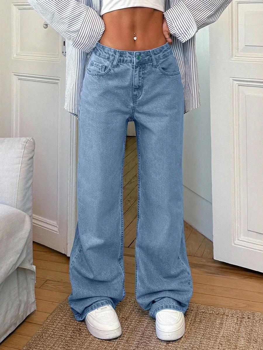 niebieskie spodnie jeans 