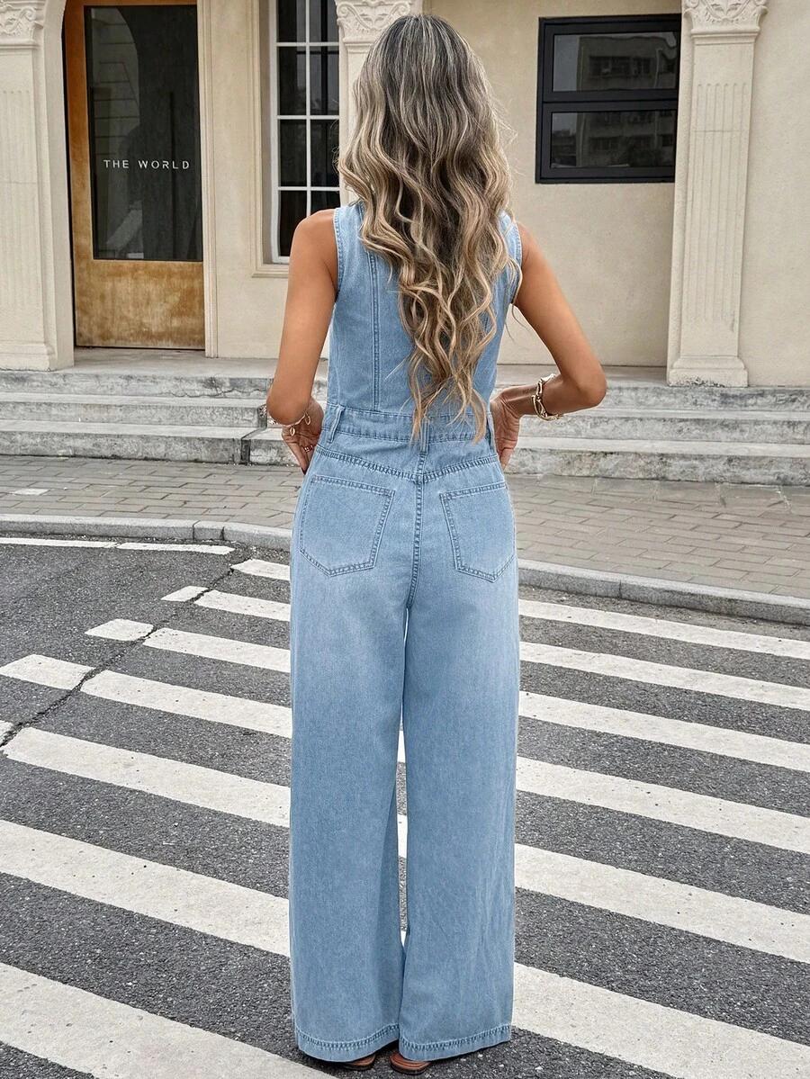 niebieski kombinezon jeans