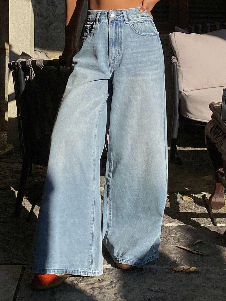 niebieskie spodnie jeans