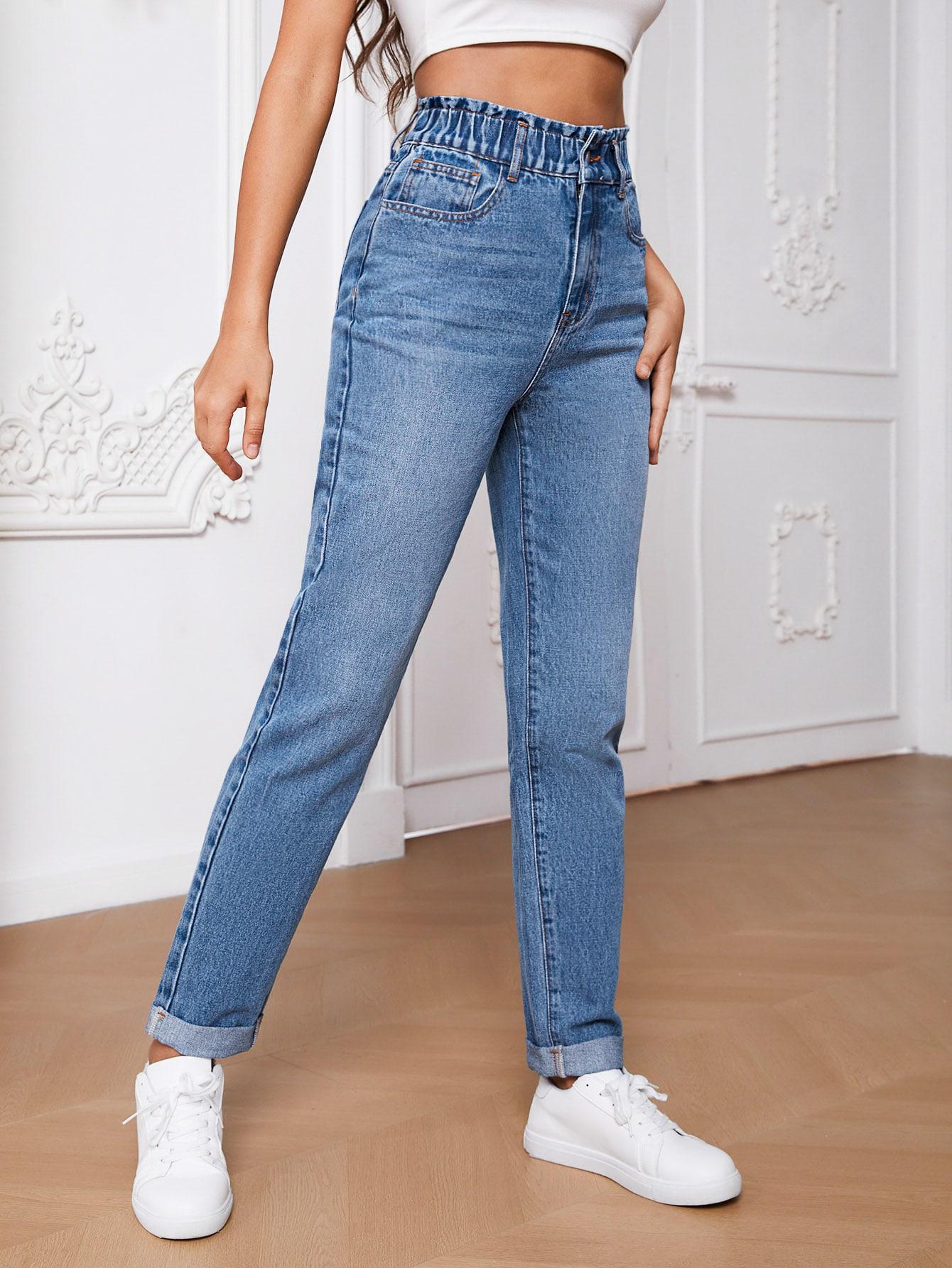 niebieskie spodnie jeans