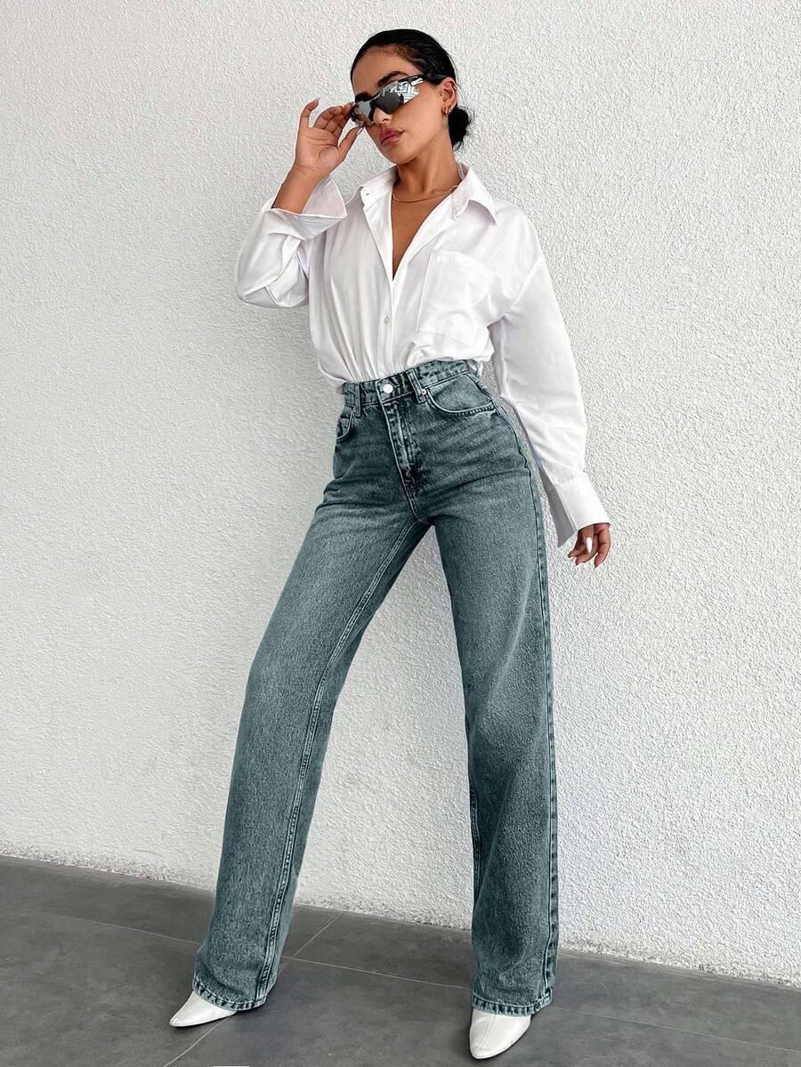 niebieskie spodnie jeans