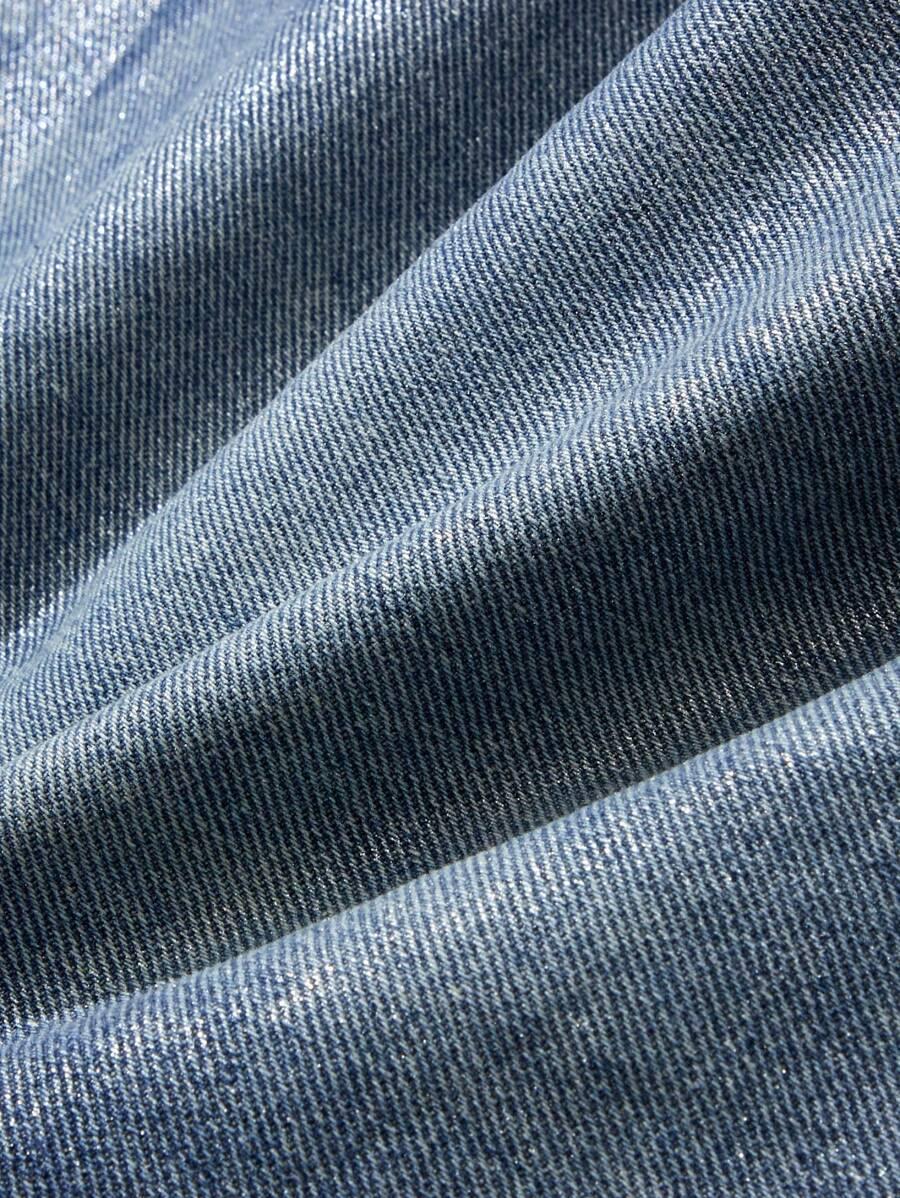 niebieskie spodnie jeans