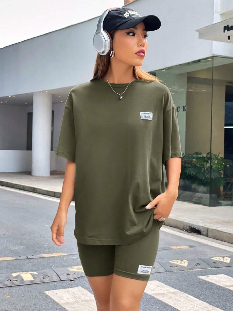 zielony t-shirt naszywka