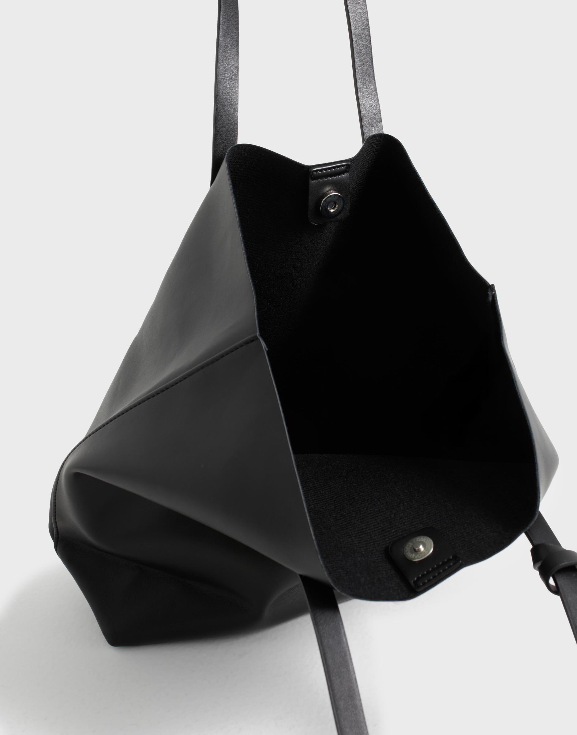 czarna torebka shopper