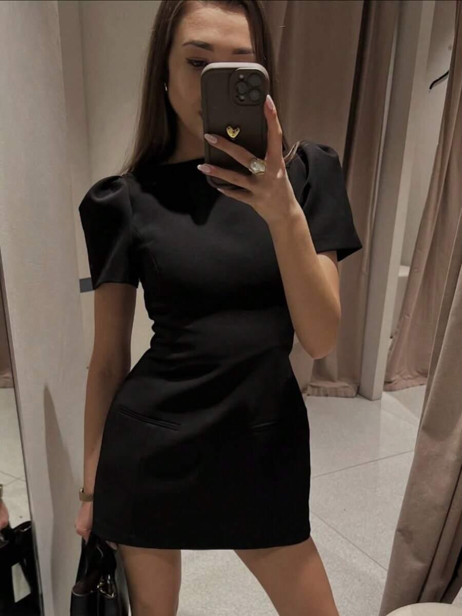 CZARNA MINI SUKIENKA