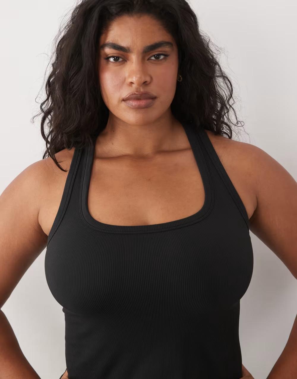 czarny sportowy top