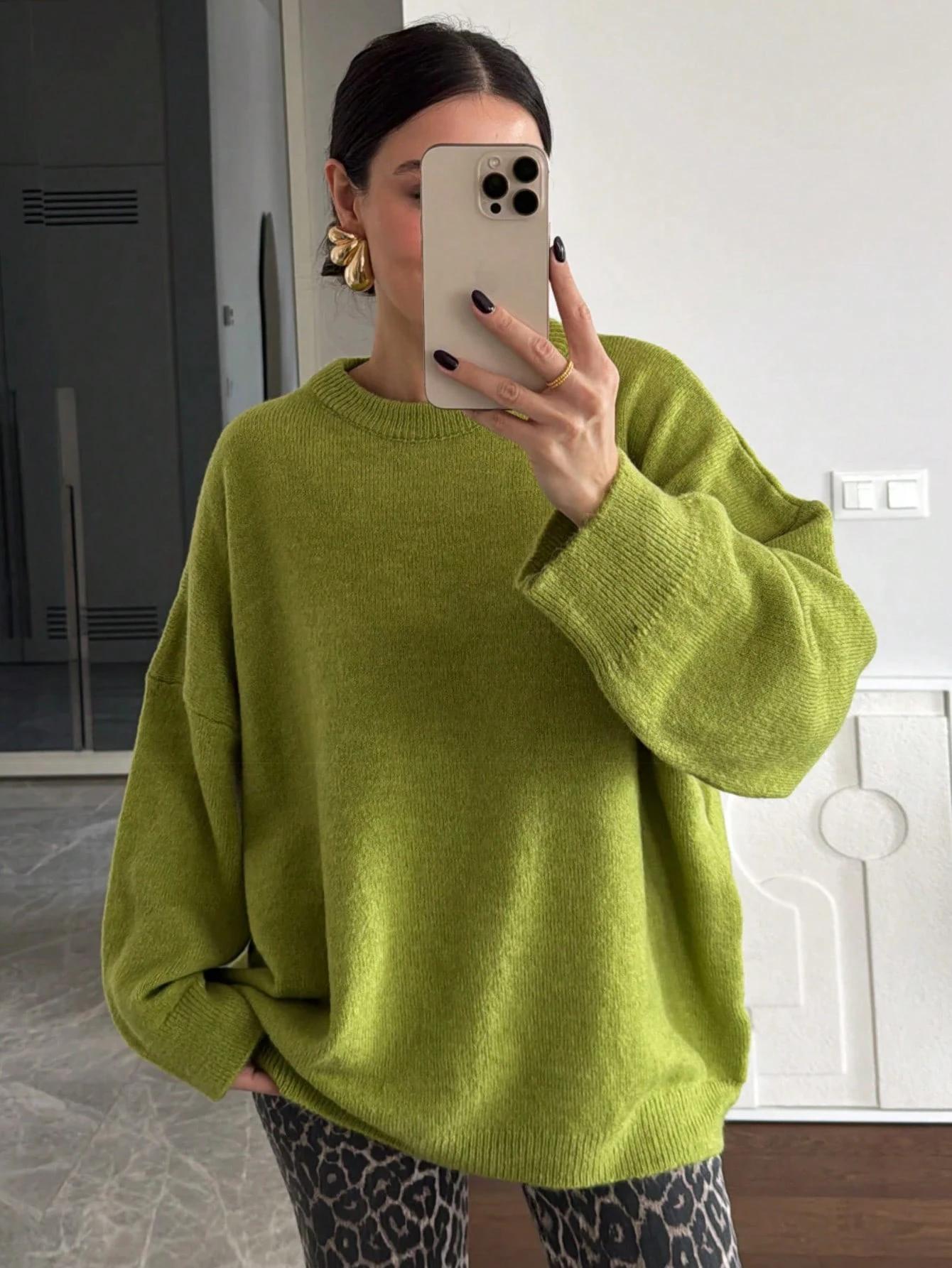 zielony sweter oversize szal