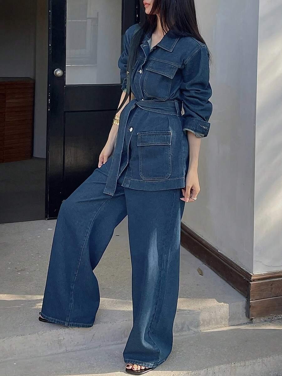 niebieskie spodnie jeans