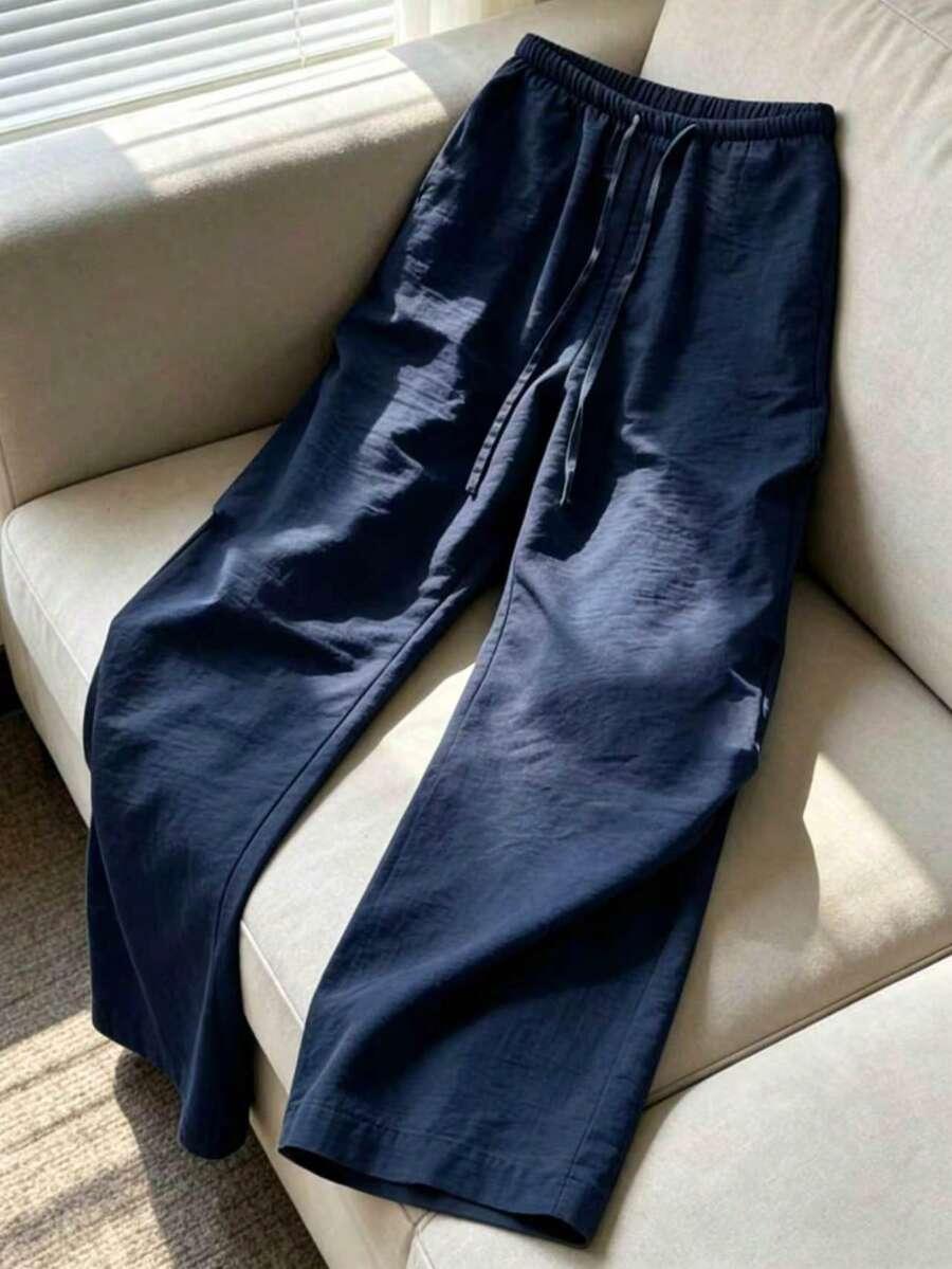 granatowe spodnie casual