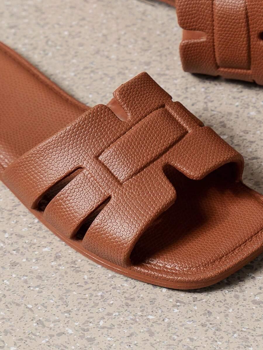 brązowe klapki imitacja skóry