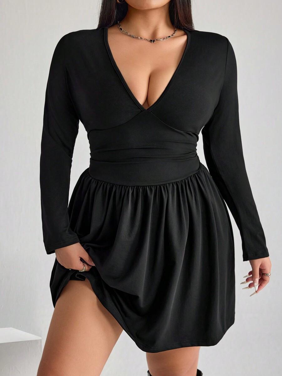 CZARNA MINI SUKIENKA V-NECK