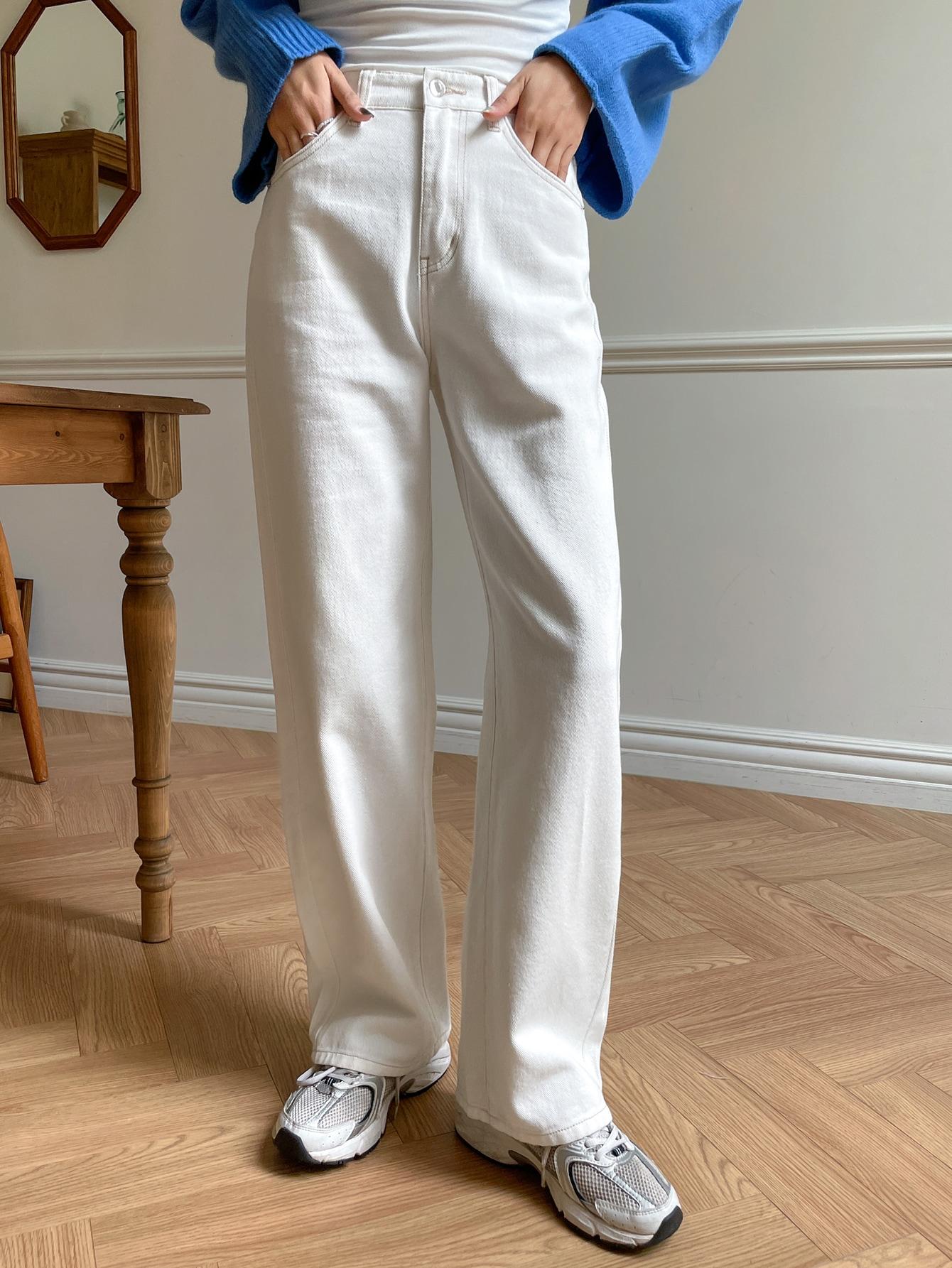 białe spodnie jeans 