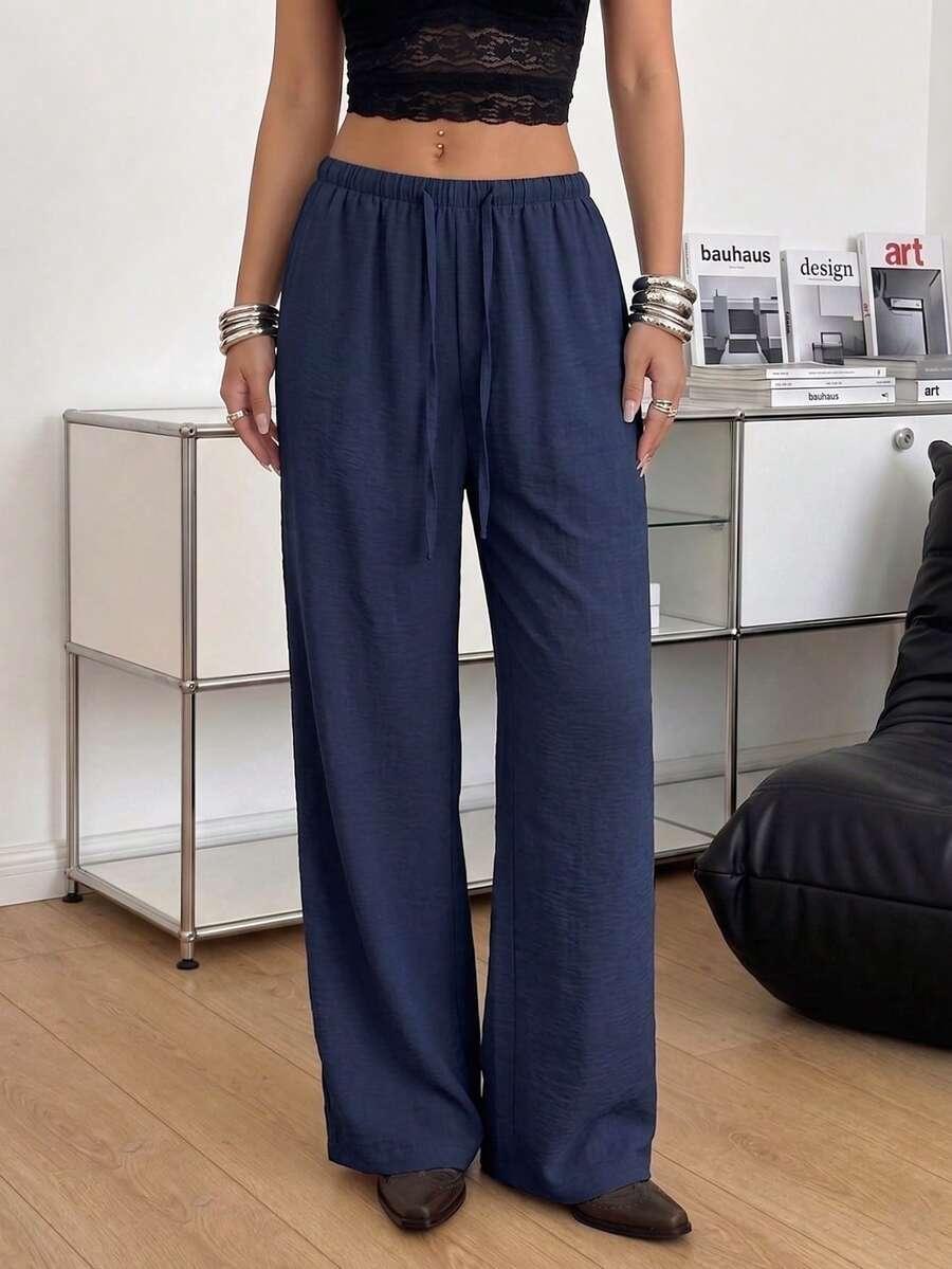 granatowe spodnie casual