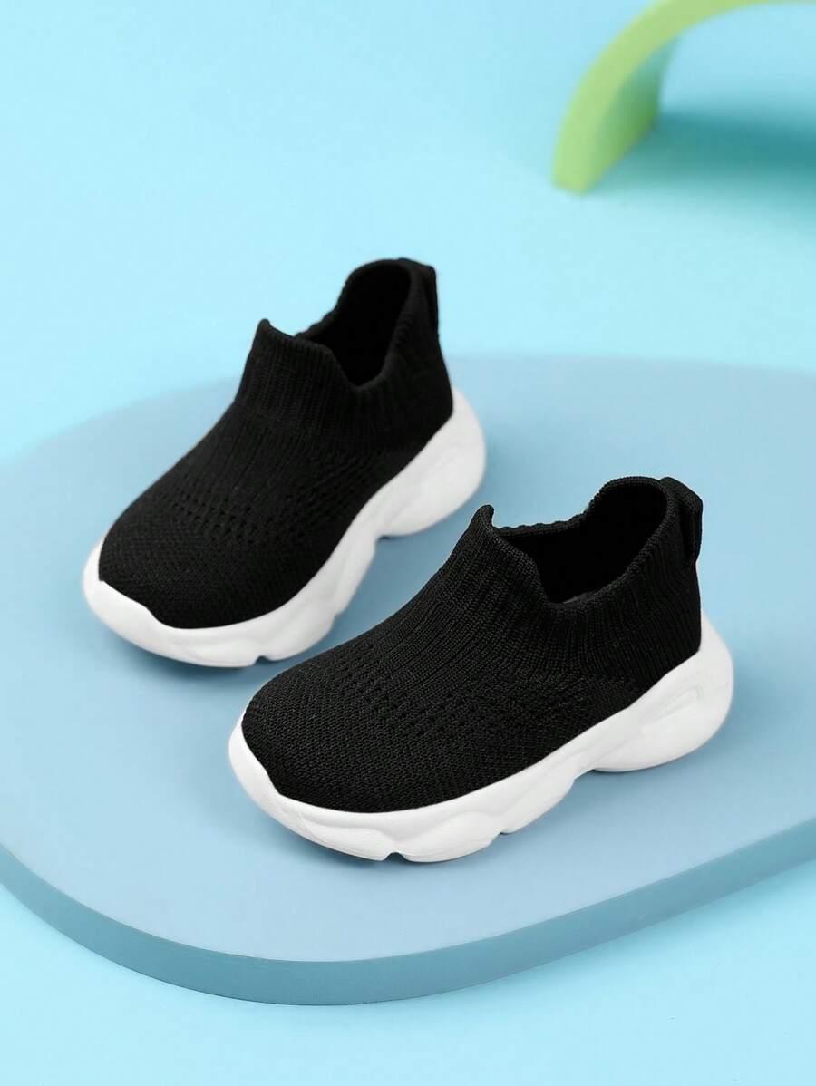 czarne buty sportowe