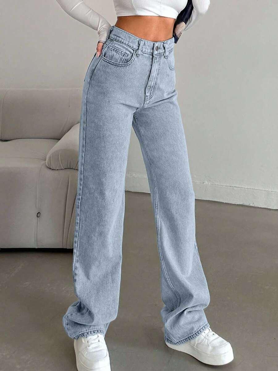 niebieskie spodnie jeans