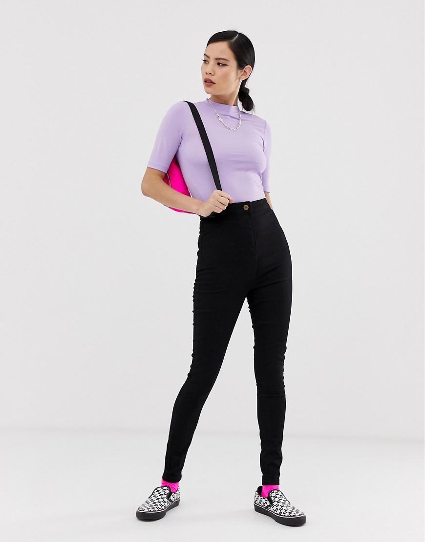 czarne spodnie jeans 