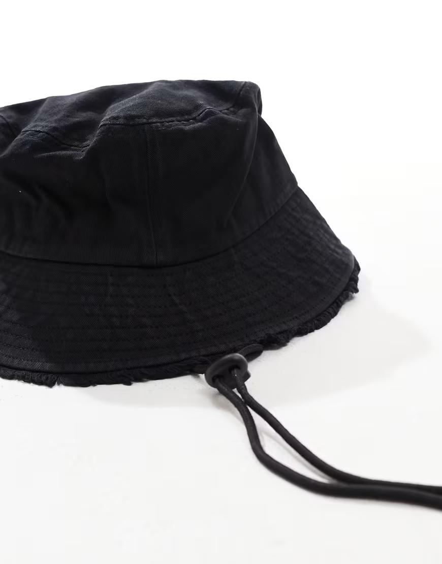 czarny kapelusz bucket