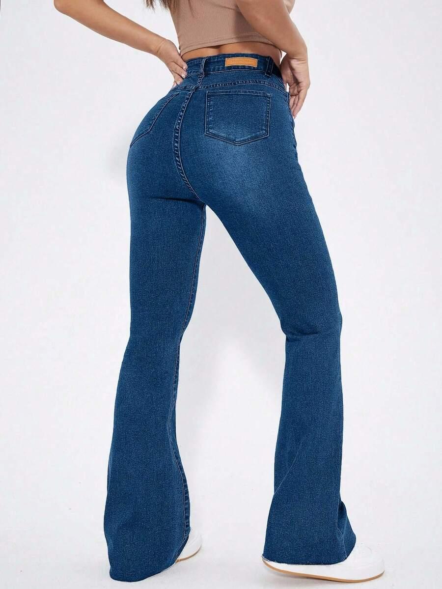 niebieskie spodnie jeans dzwony