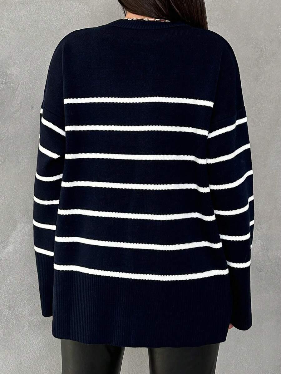 GRANATOWY SWETER PASKI