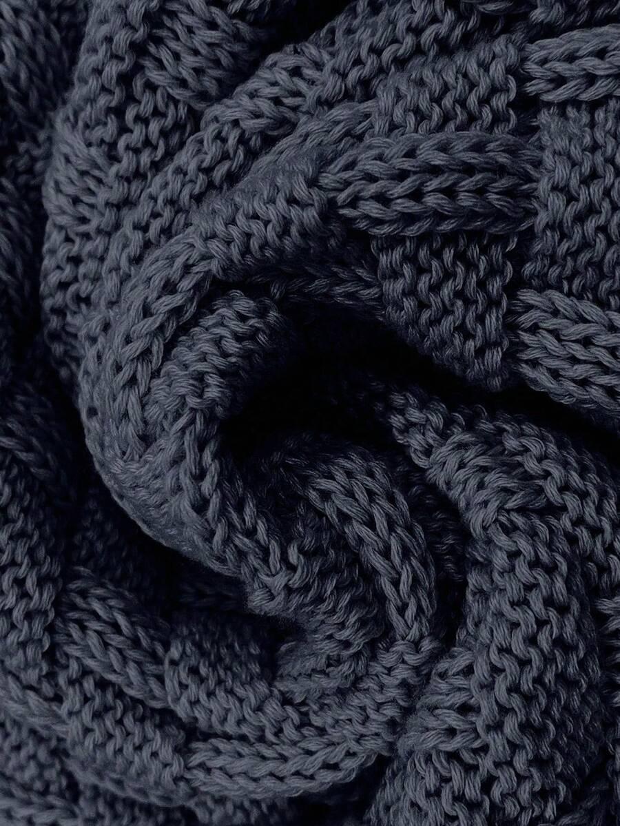 granatowy sweter wzór