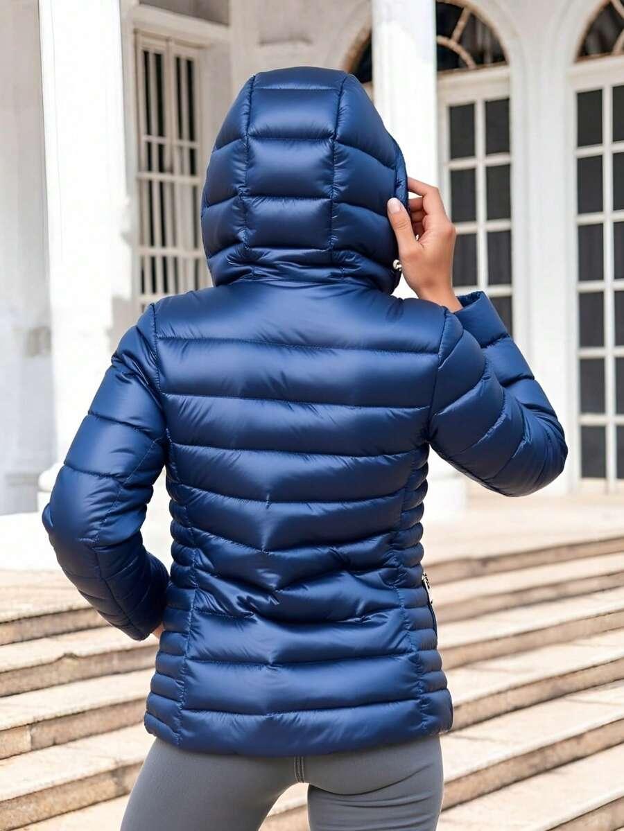 niebieska pikowana kurtka z kapturem