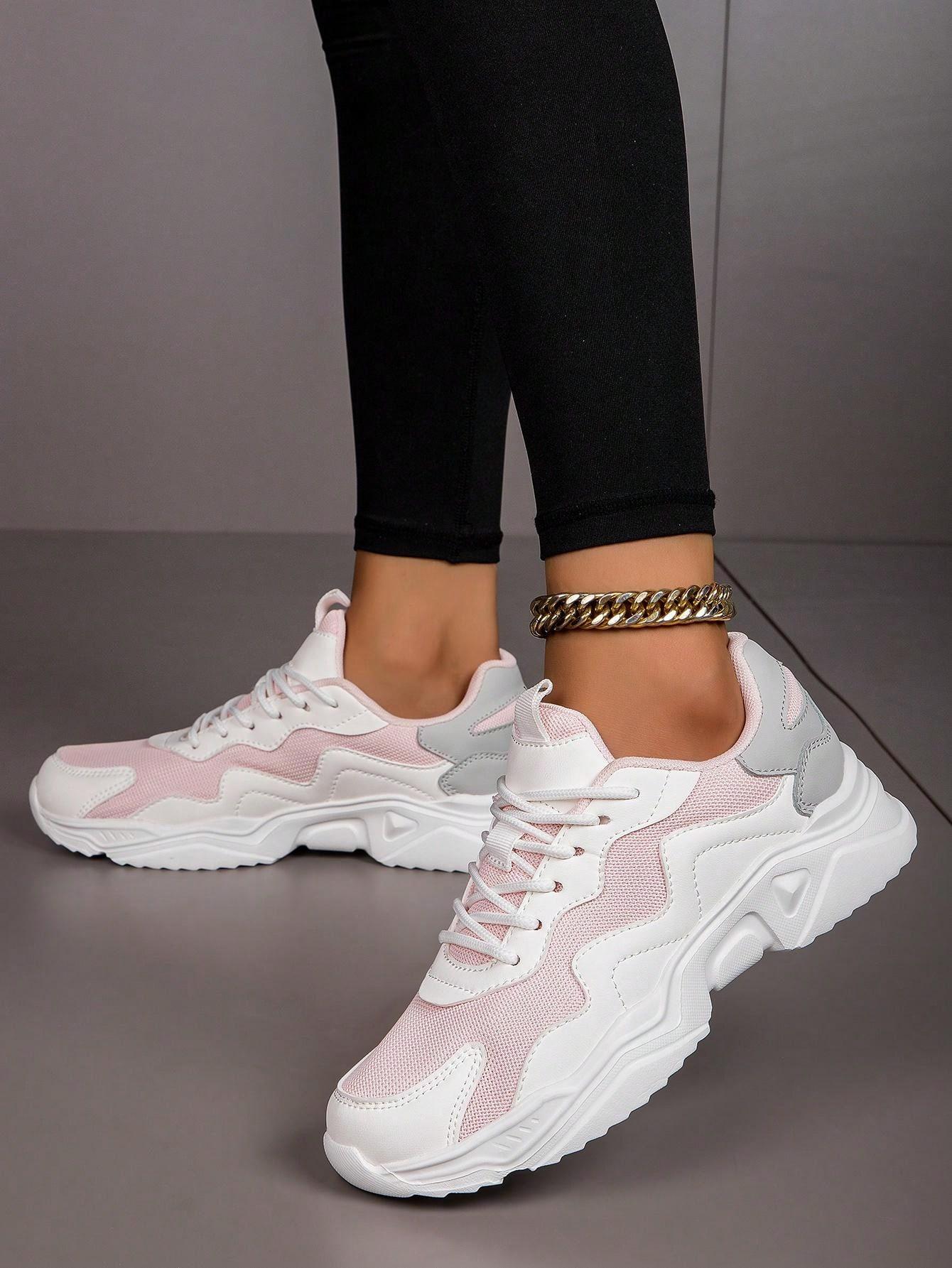 sznurowane buty sportowe