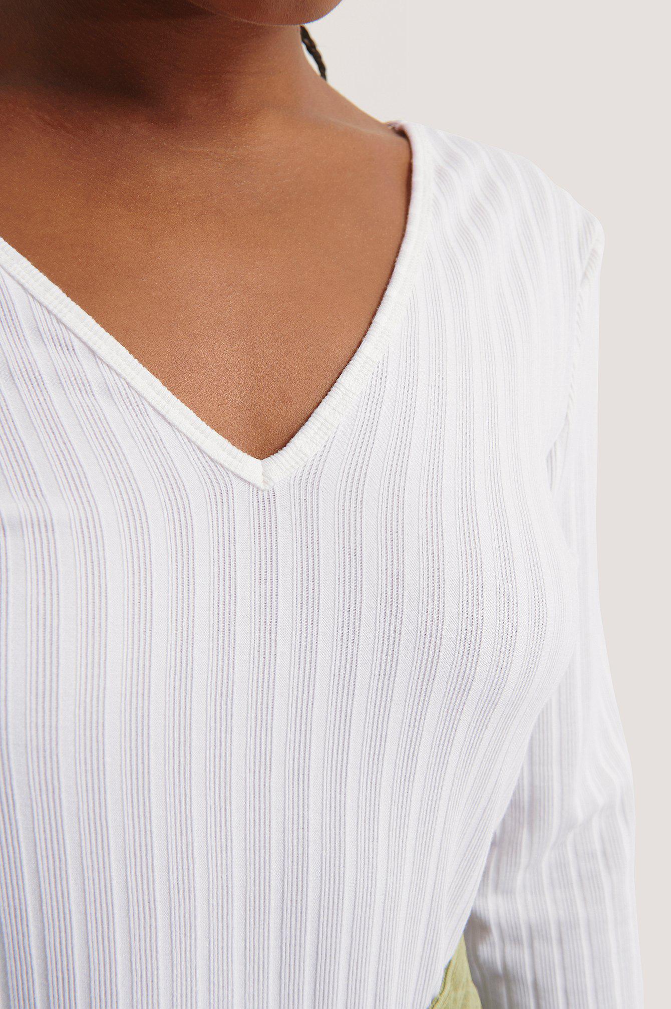 biała bluzka v-neck