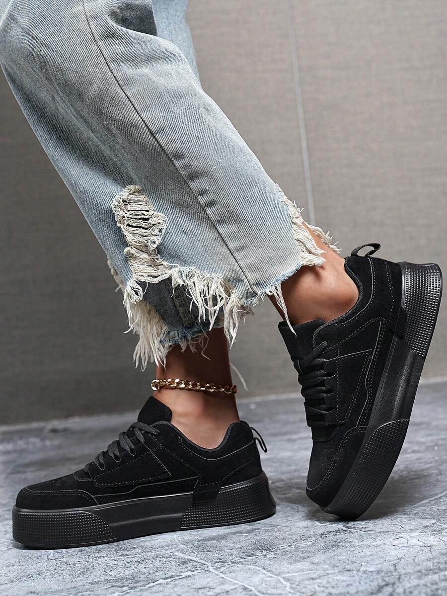 czarne buty sportowe