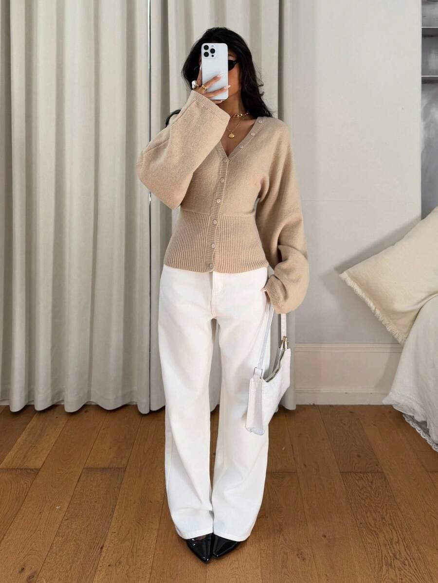 beżowy sweter guziki