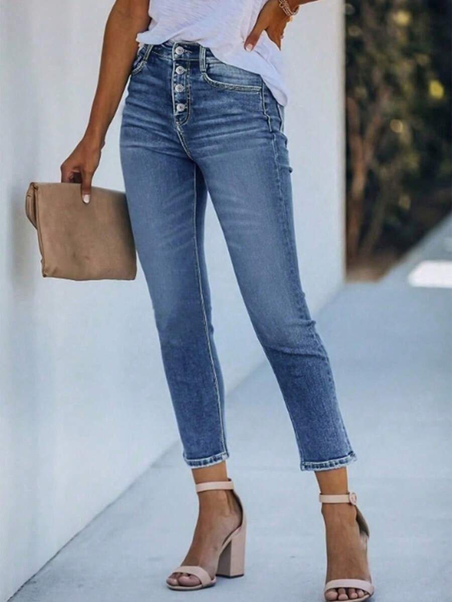 niebieskie jeansy kieszenie 