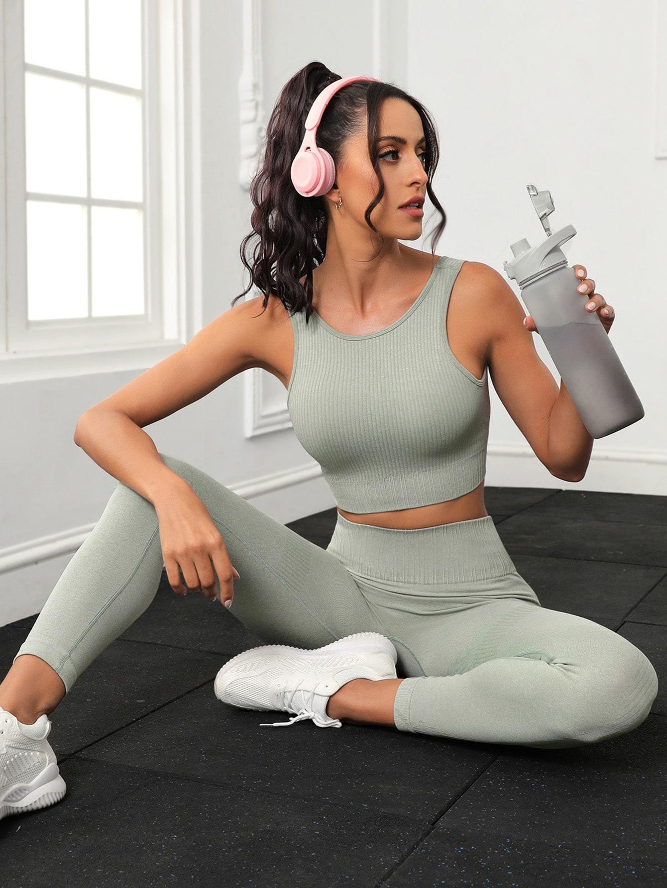 bezszwowy sportowy komplet crop top legginsy 