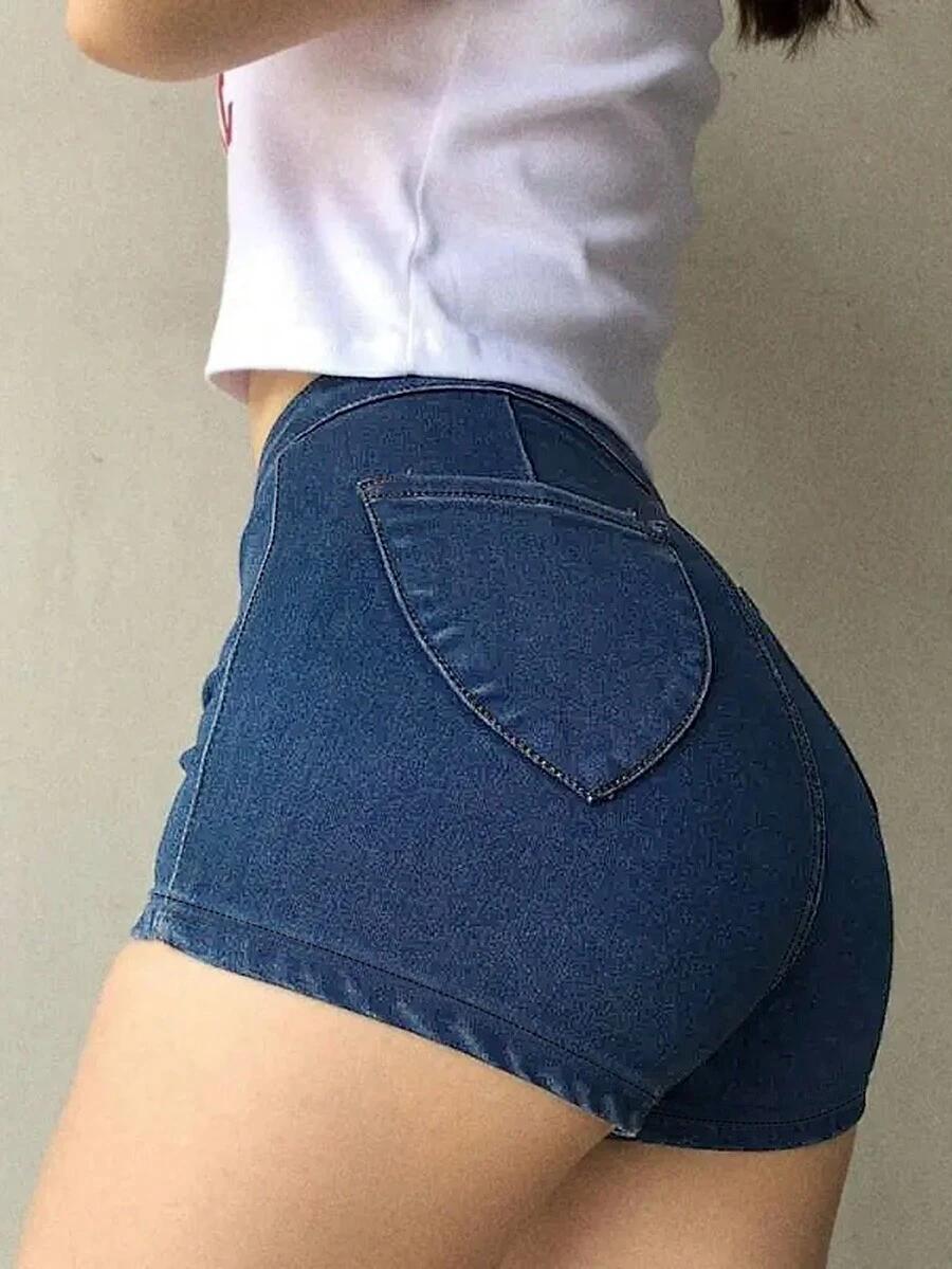 niebieskie szorty jeansowe