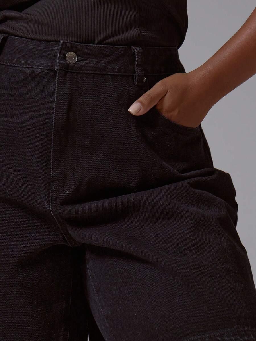 czarne spodenki jeans