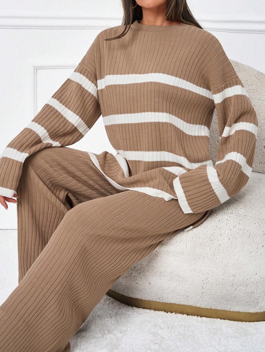 KOMPLET SPODNIE SWETER PASKI