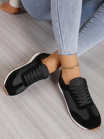 czarne buty sportowe 