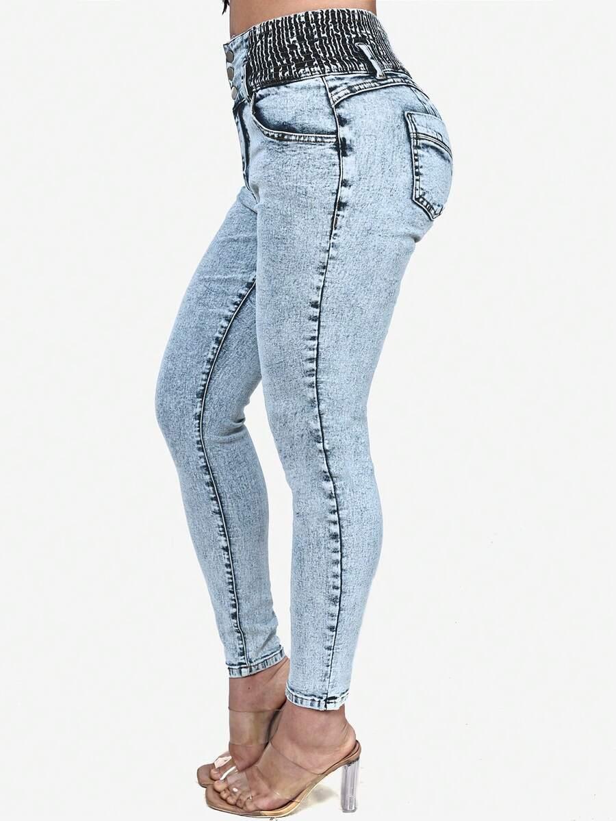 niebieskie spodnie jeans 