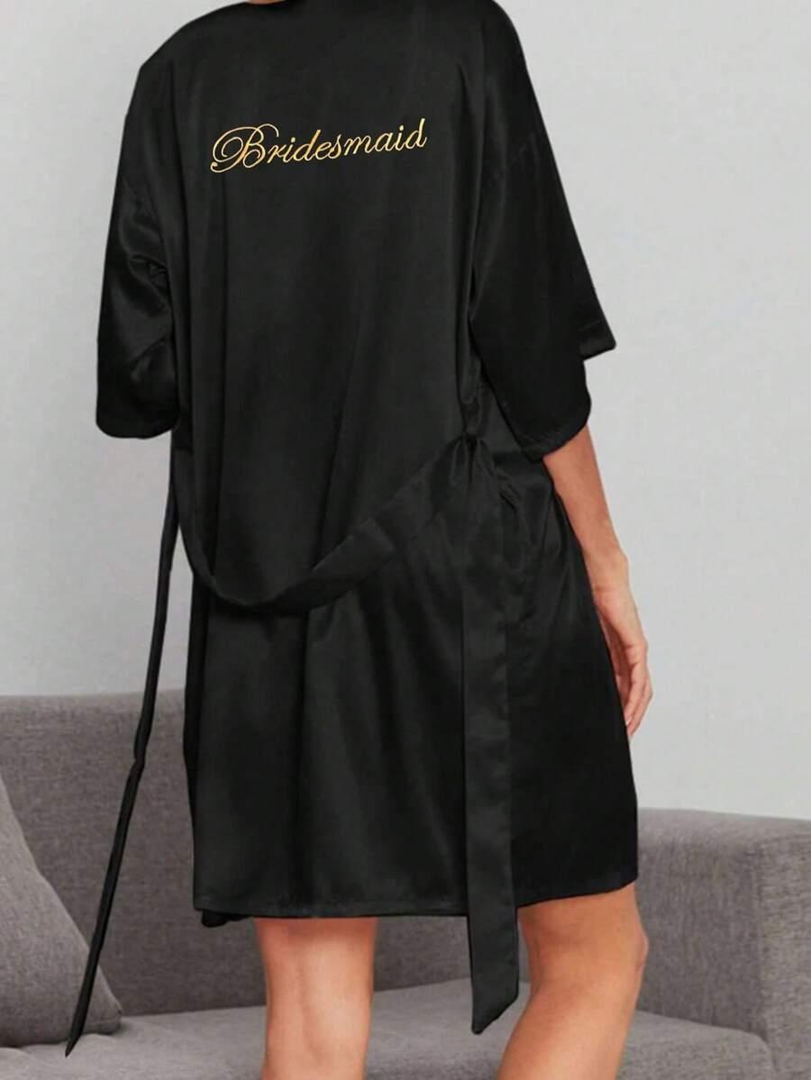 CZARNY SZLAFROK NAPIS BRIDESMAID