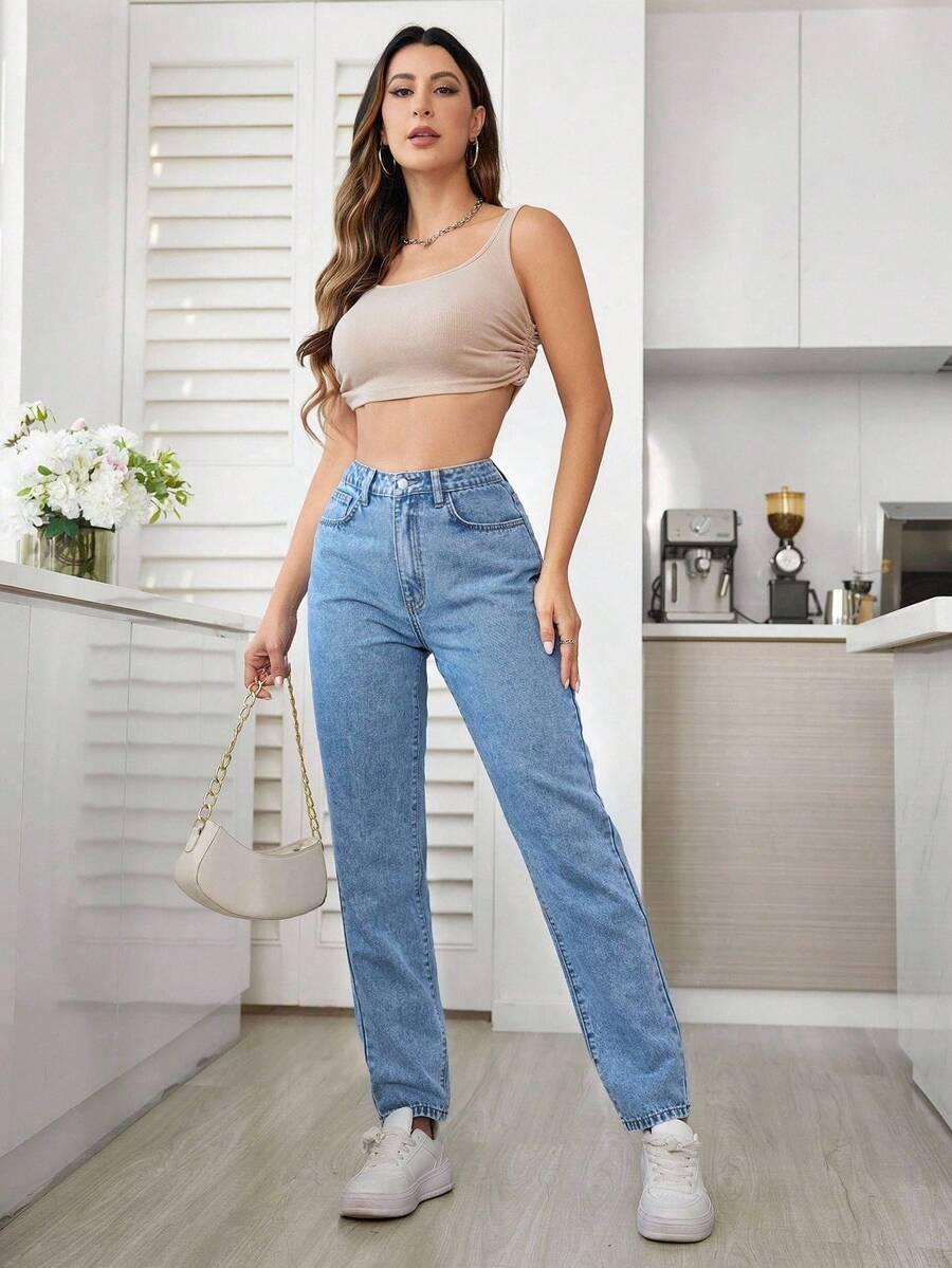 niebieskie spodnie jeans