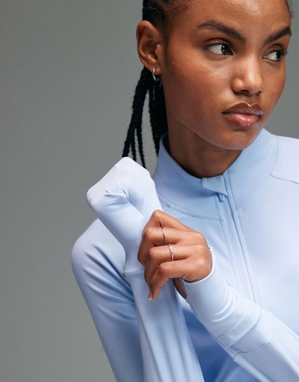 niebieska bluza zamek