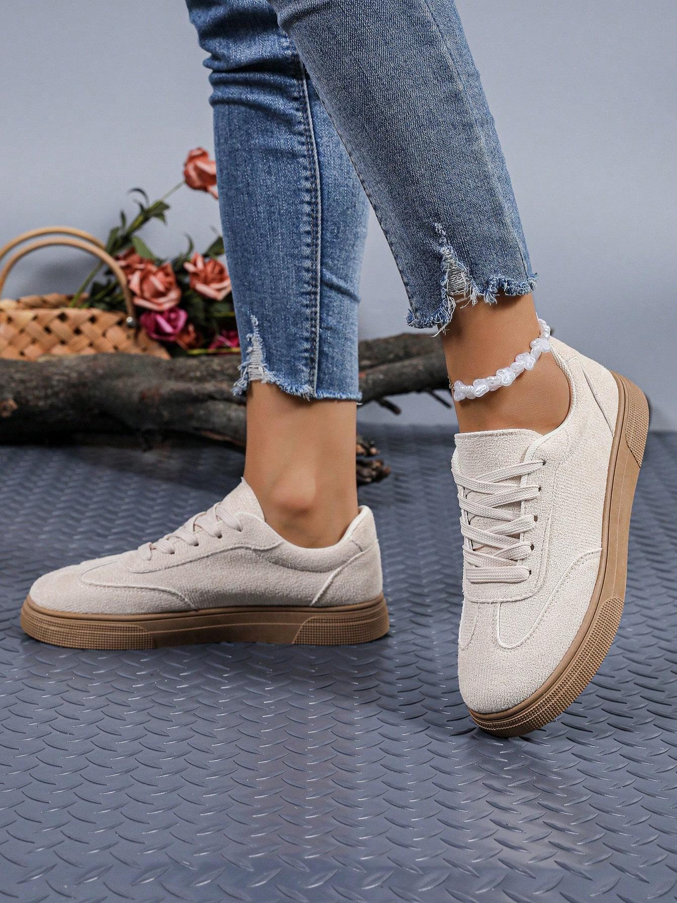 beżowe buty sportowe