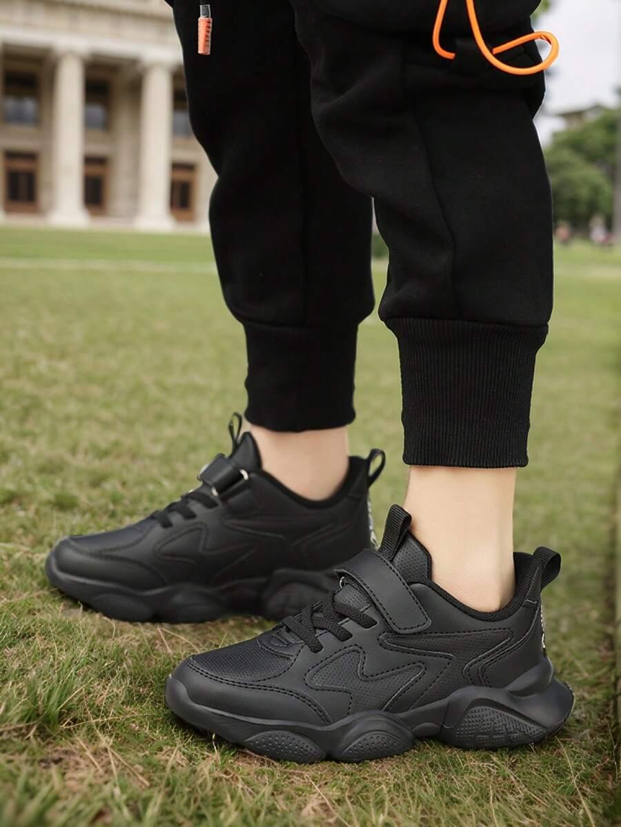 czarne buty sportowe