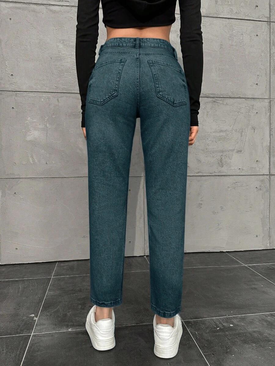 niebieskie spodnie jeans 