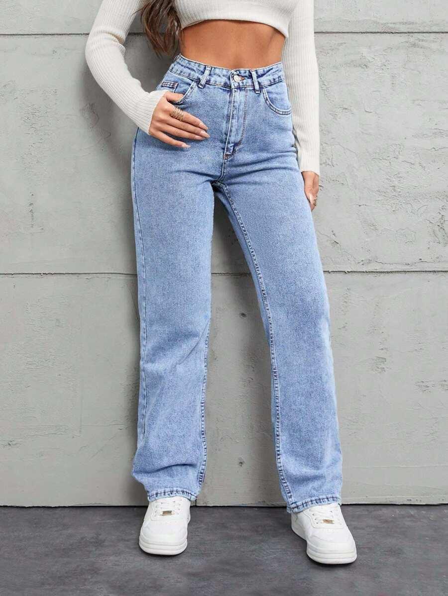niebieskie spodnie jeans