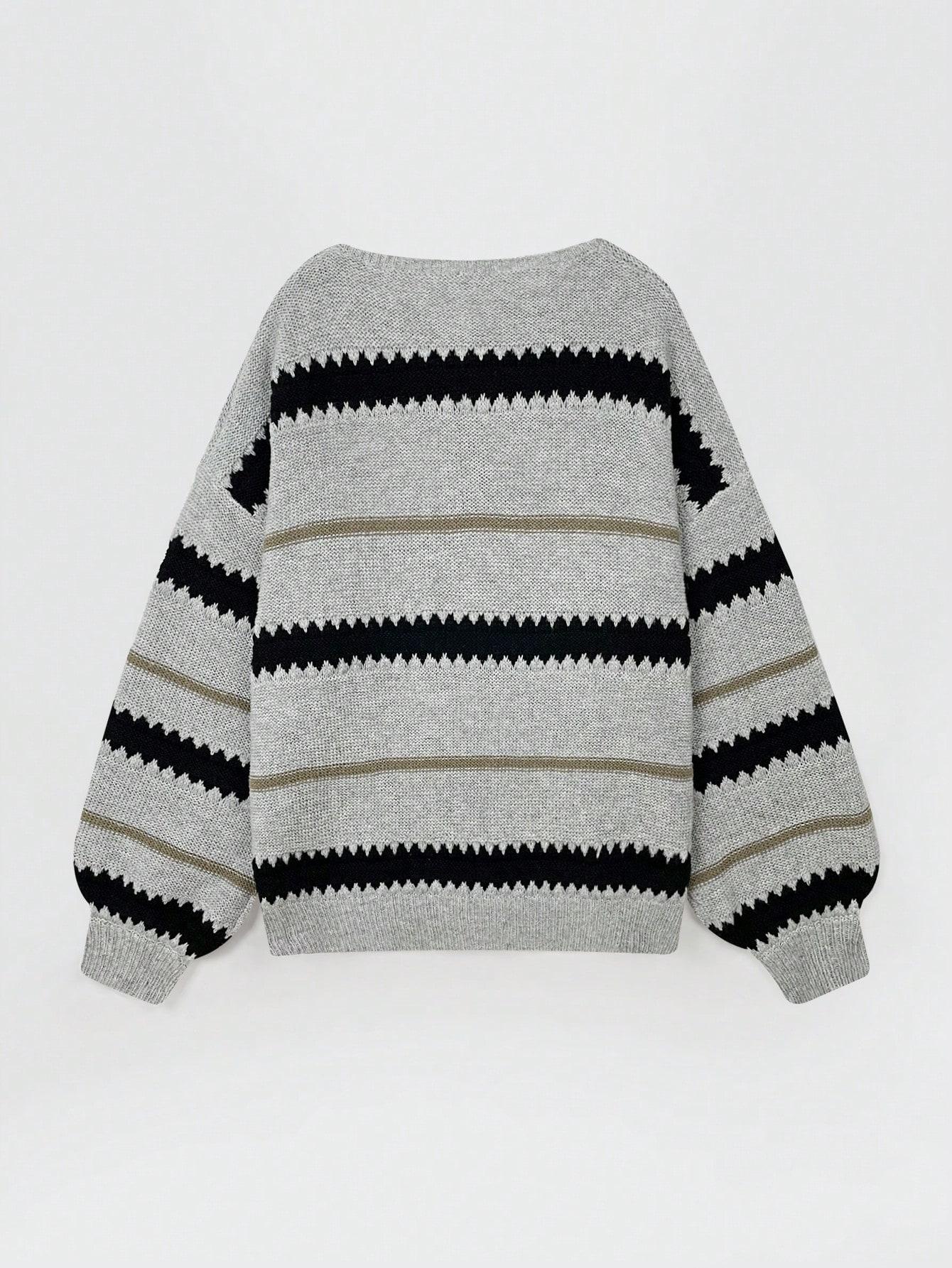 szary klasyczny sweter wzór paski
