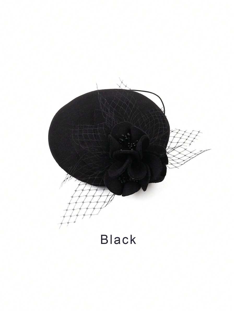 czarny beret kwiat