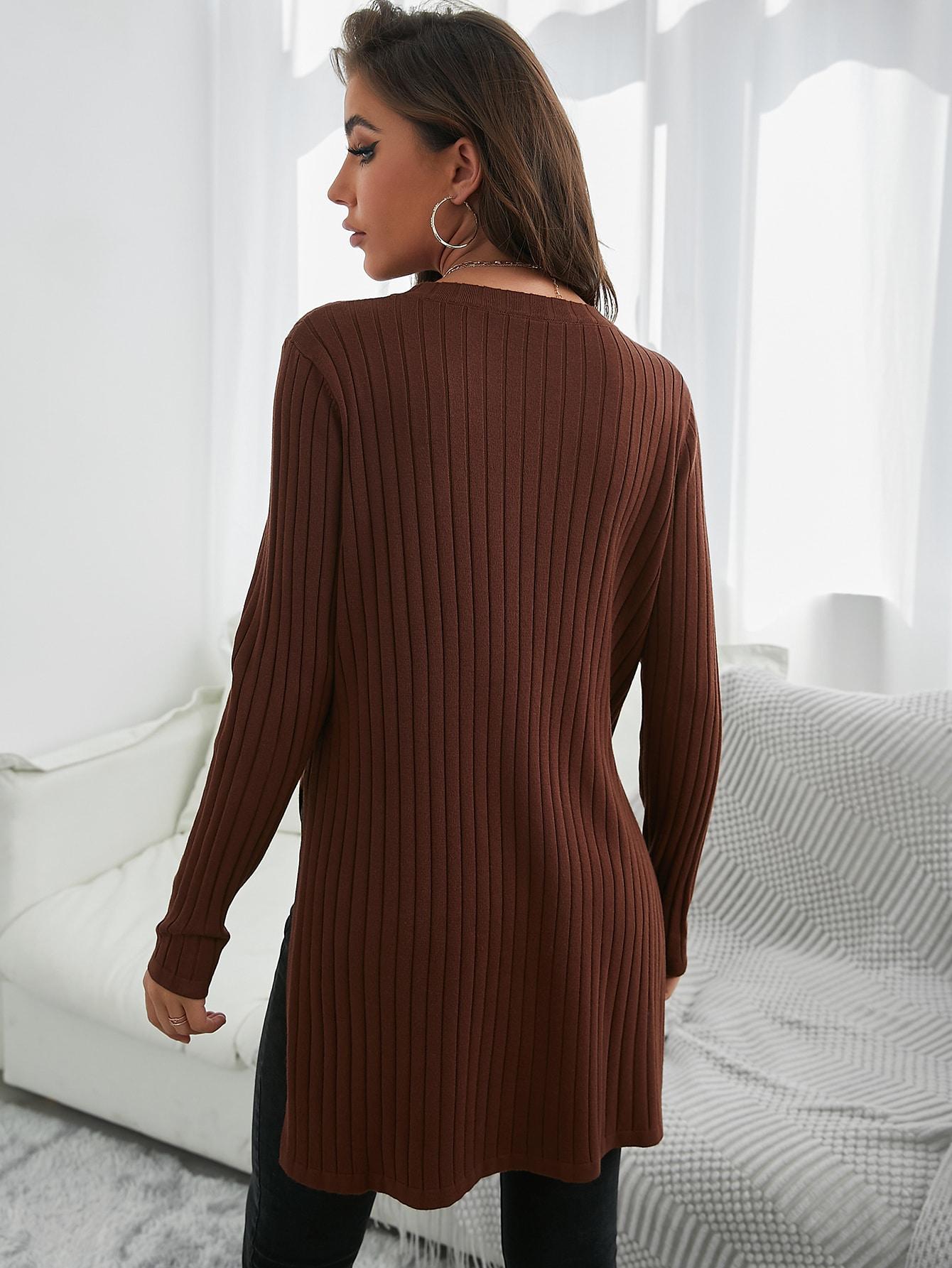 SWETER PRĄŻKOWANY Z ROZCIĘCIAMI 