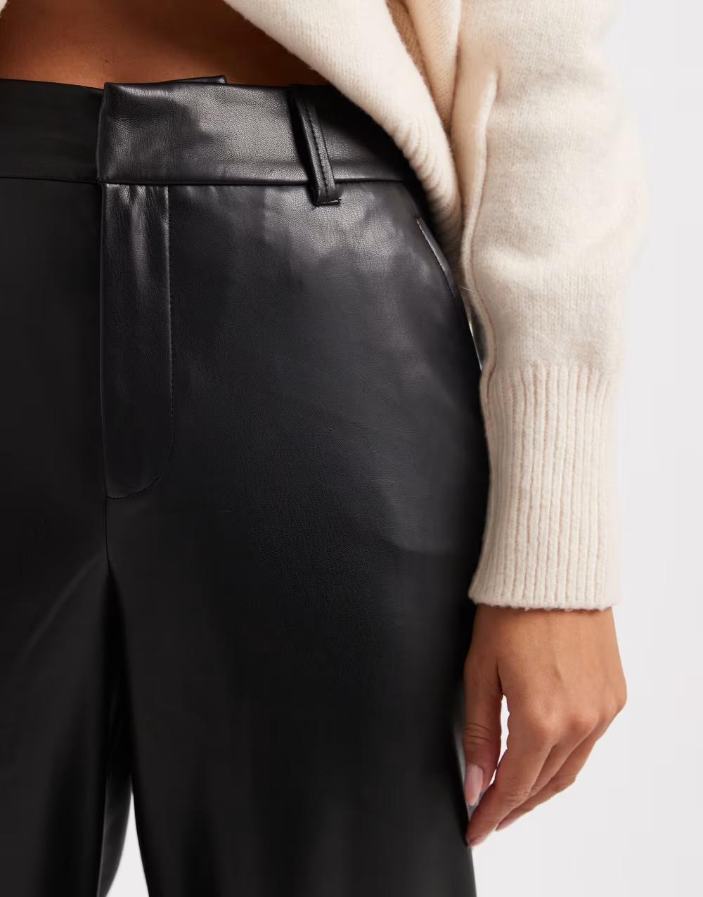 czarne spodnie imitacja skóry