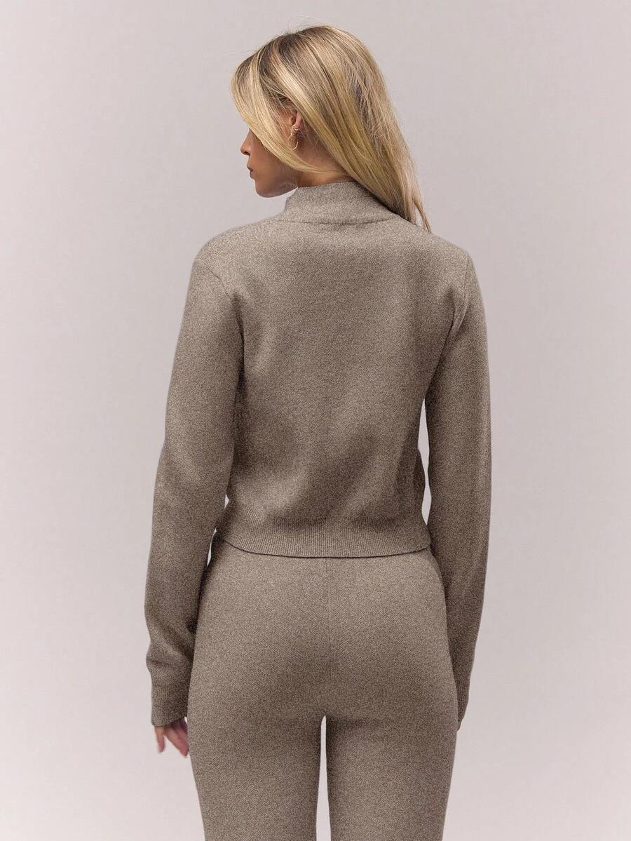 BEŻOWY SWETER ZAMEK
