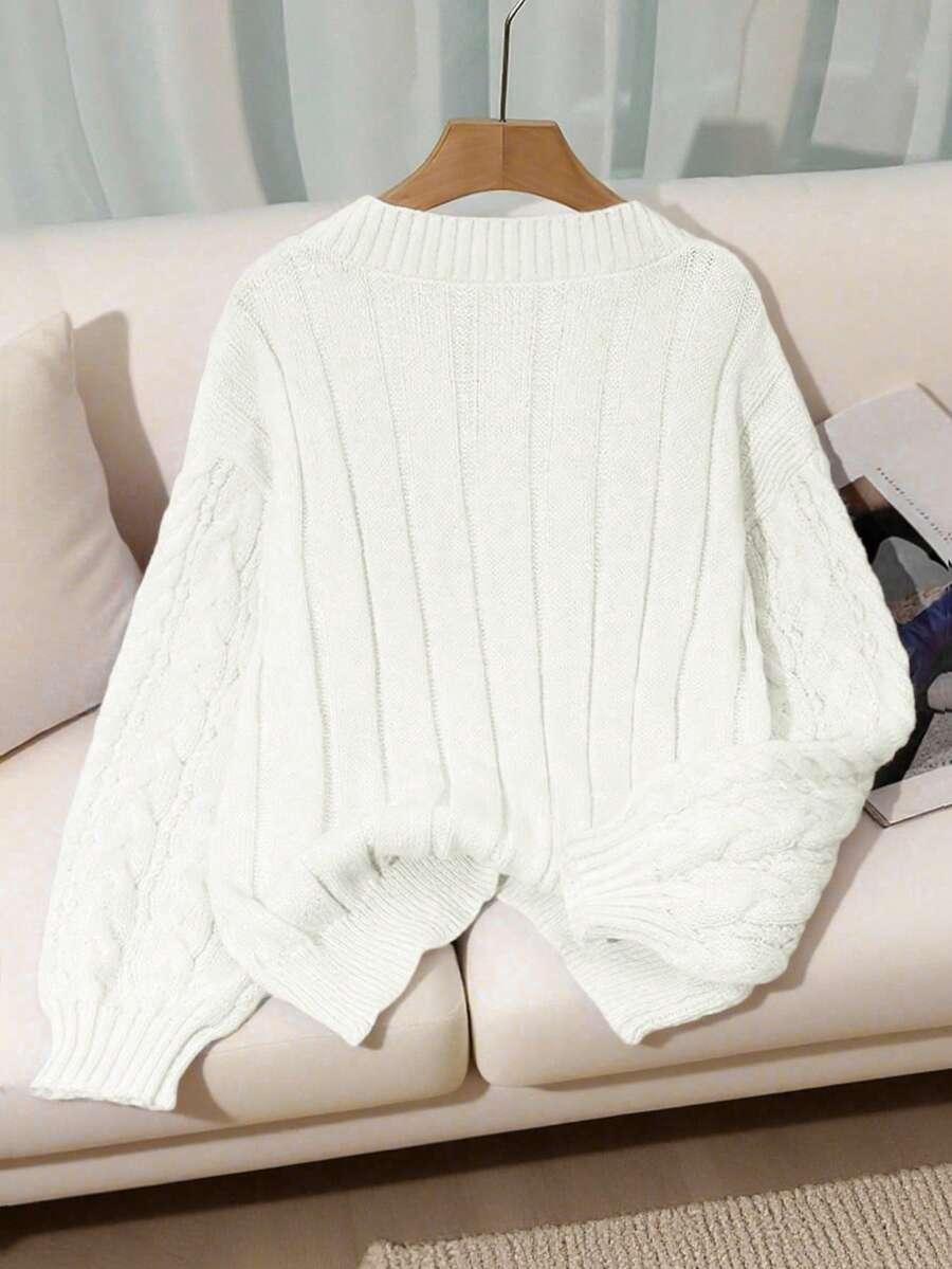BIAŁY SWETER V-NECK