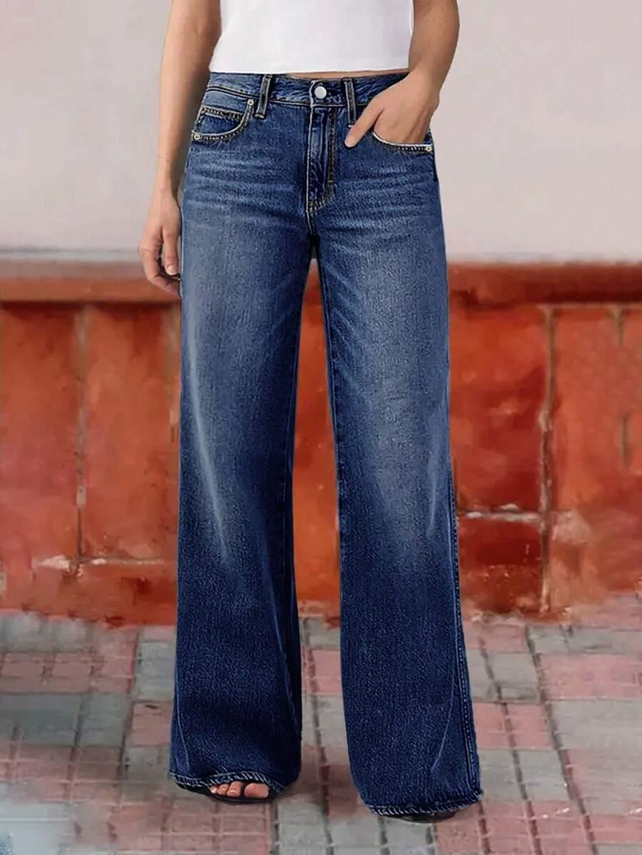 niebieskie spodnie jeans